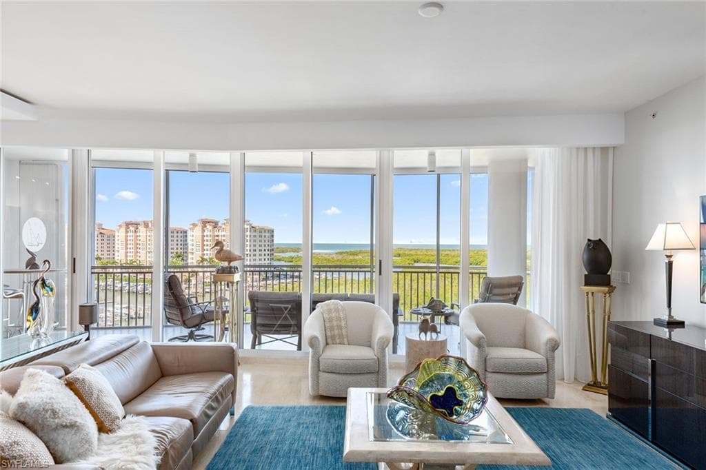 13675 Vanderbilt Dr 807, Naples, FL 34110-5