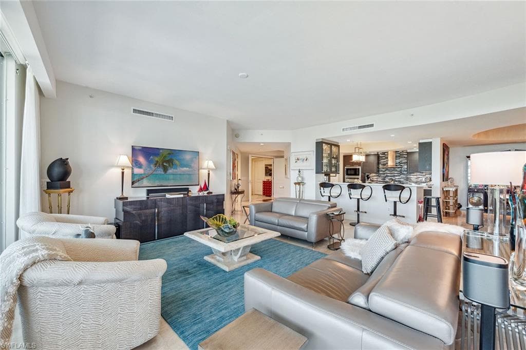13675 Vanderbilt Dr 807, Naples, FL 34110-6