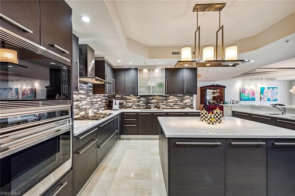 13675 Vanderbilt Dr 807, Naples, FL 34110-7