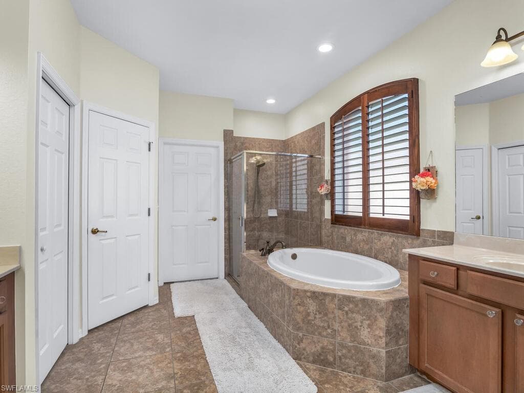 14087 Mirror Ct, Naples, FL 34114-15