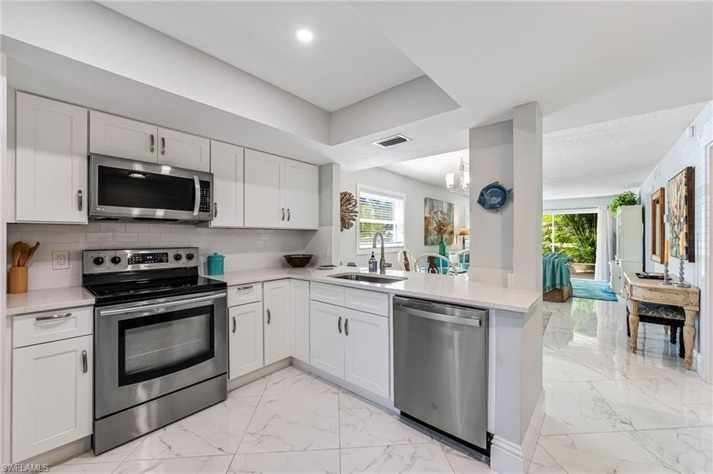 3150 Binnacle Dr 118, Naples, FL 34103-1