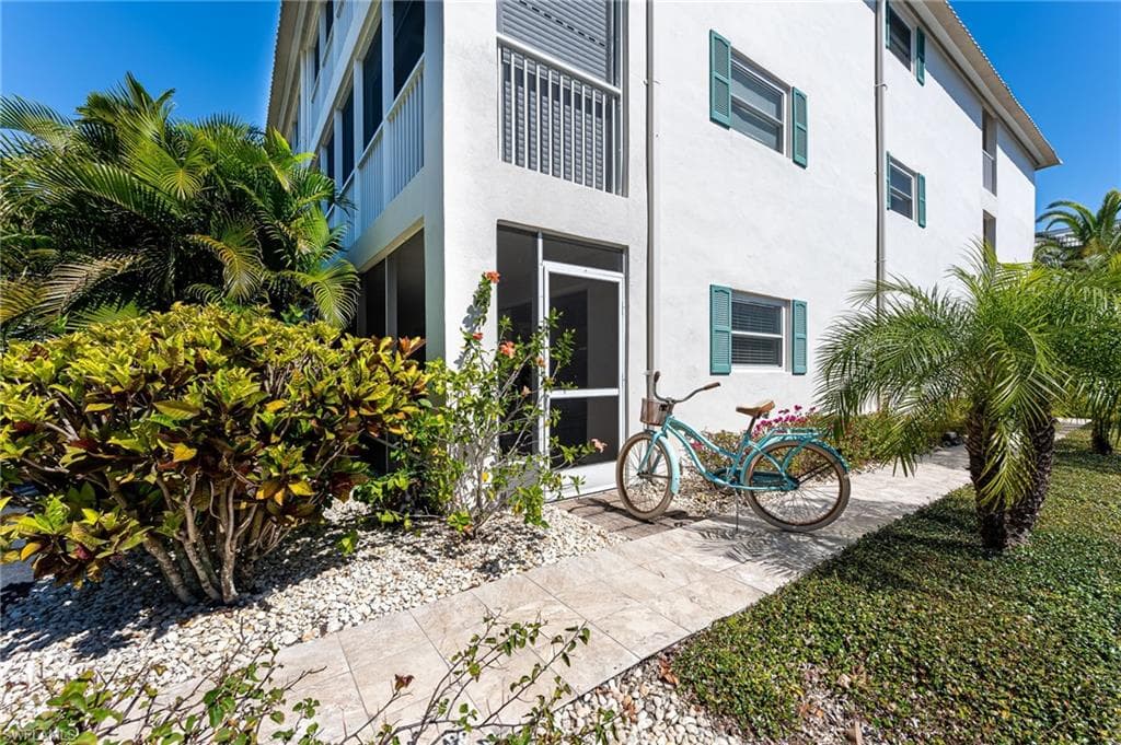 3150 Binnacle Dr 118, Naples, FL 34103-3