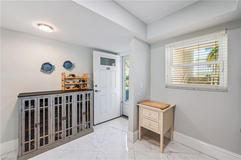3150 Binnacle Dr 118, Naples, FL 34103-6