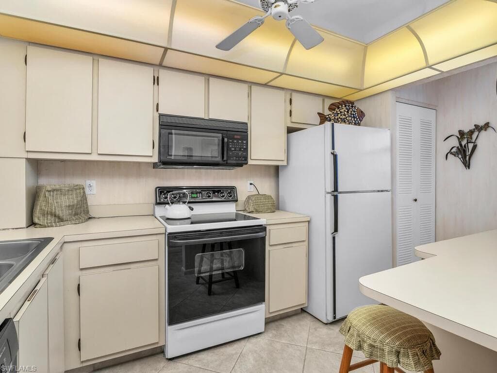 320 Seaview Ct 304, Marco Island, FL 34145-6