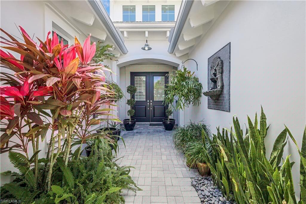 5090 Andros Dr, Naples, FL 34113-4