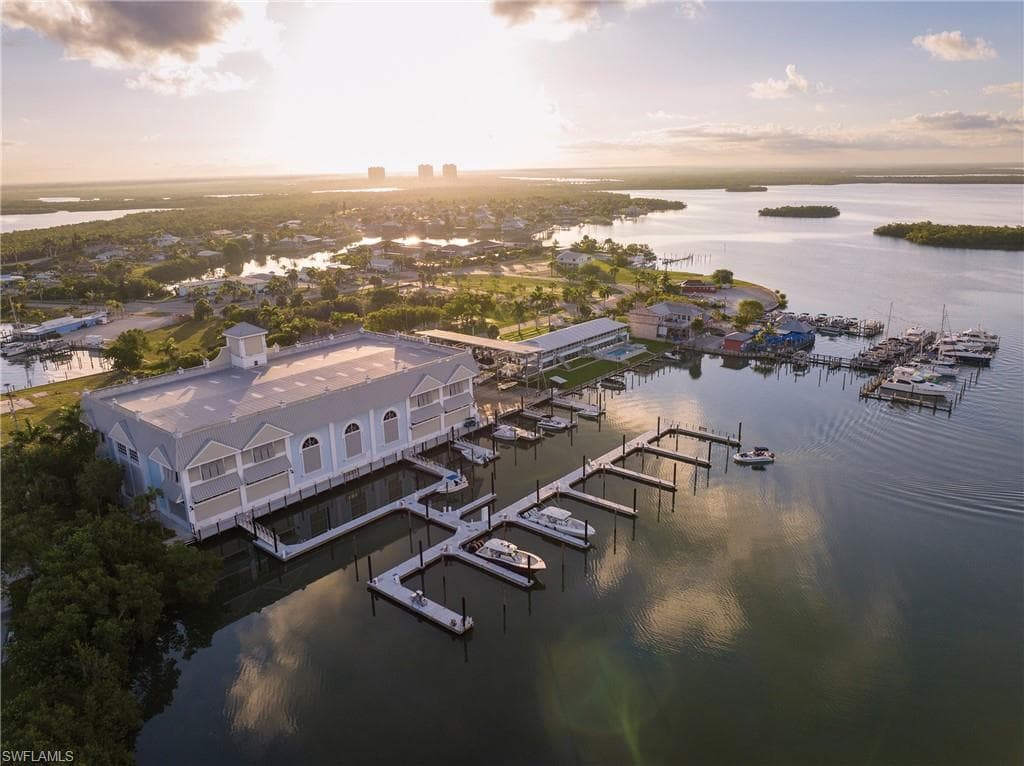 250 Capri Blvd, Naples, FL 34113-1