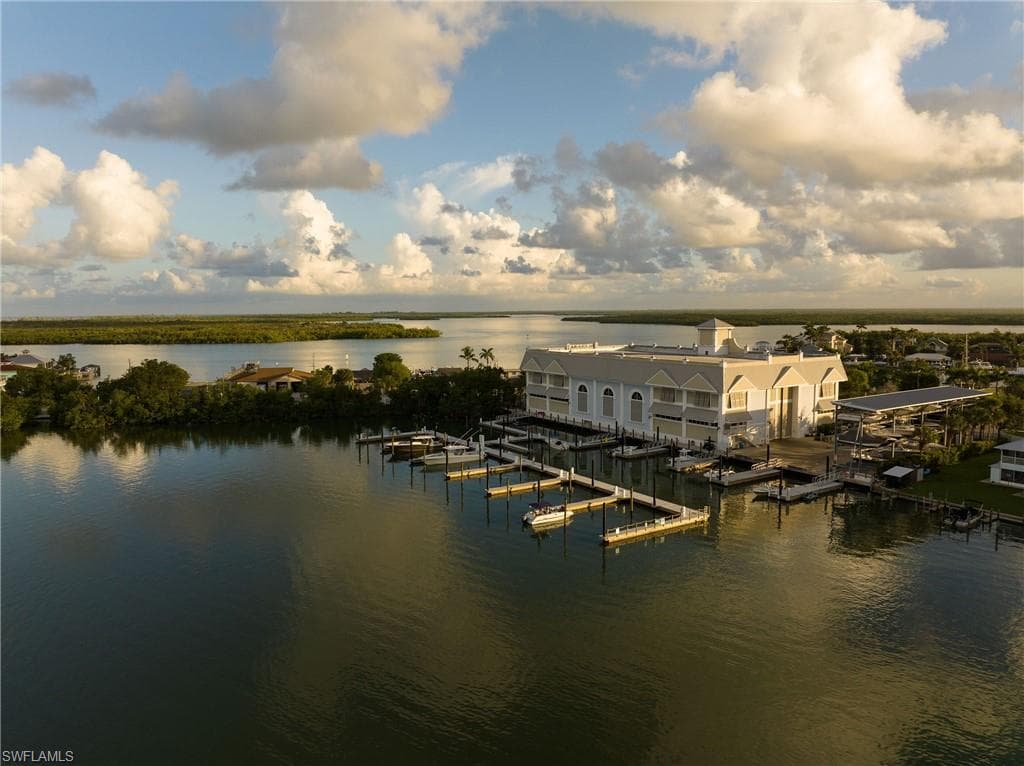 250 Capri Blvd, Naples, FL 34113-5