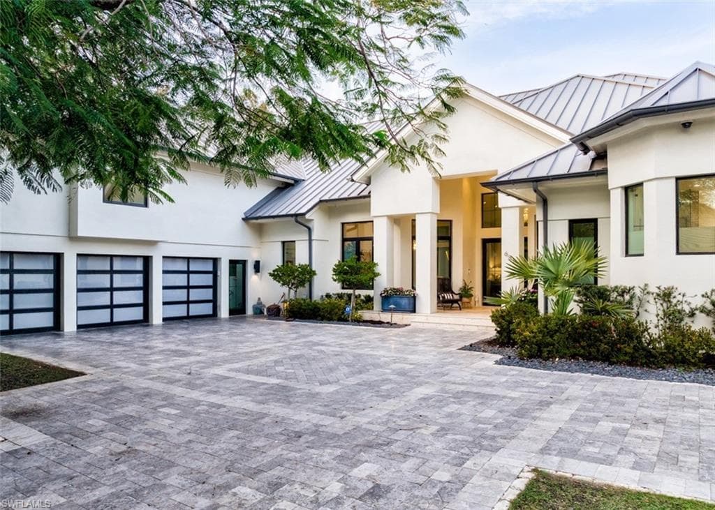 681 Katemore Ln, Naples, FL 34108-2