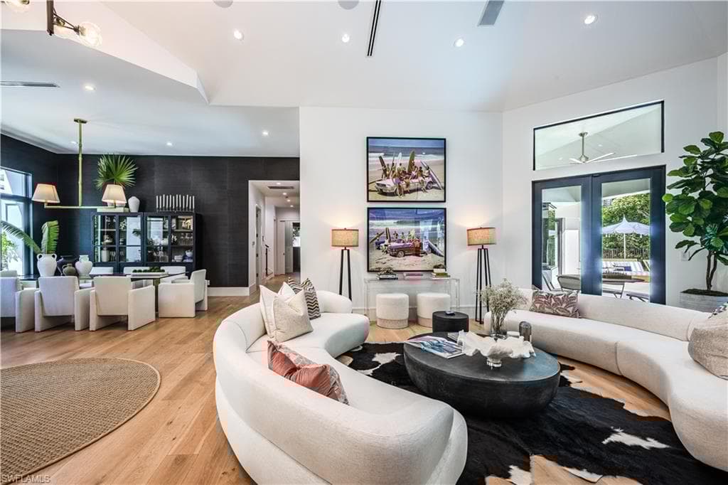681 Katemore Ln, Naples, FL 34108-4