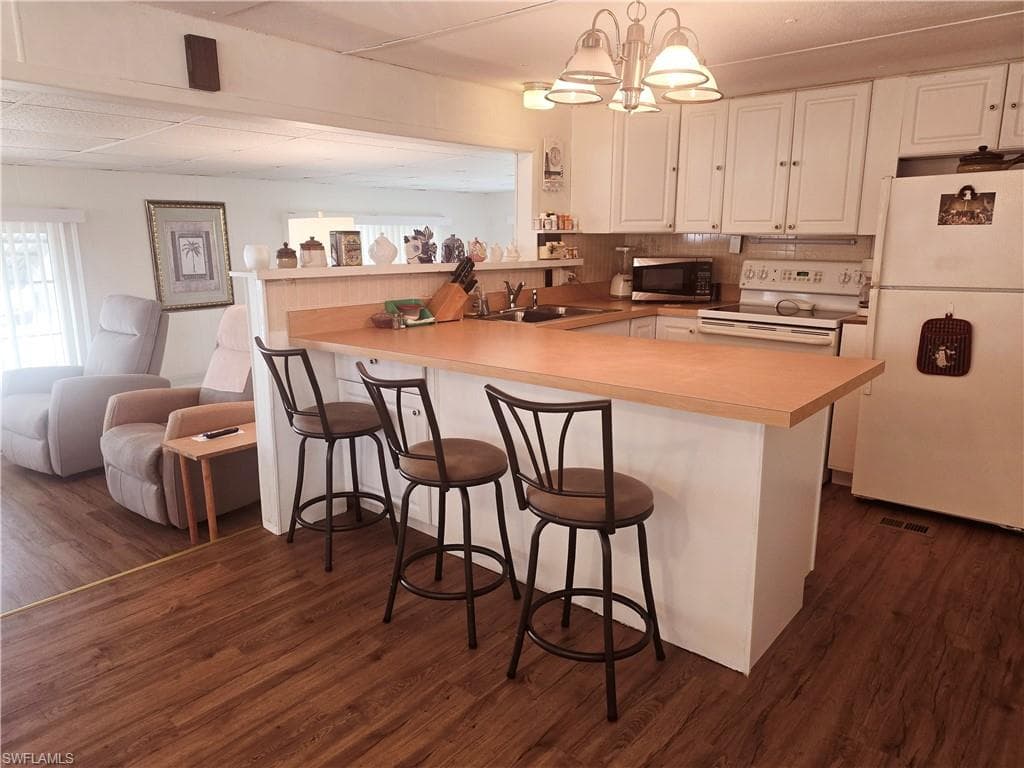 99 Moorhead Mnr 99, Naples, FL 34112-9