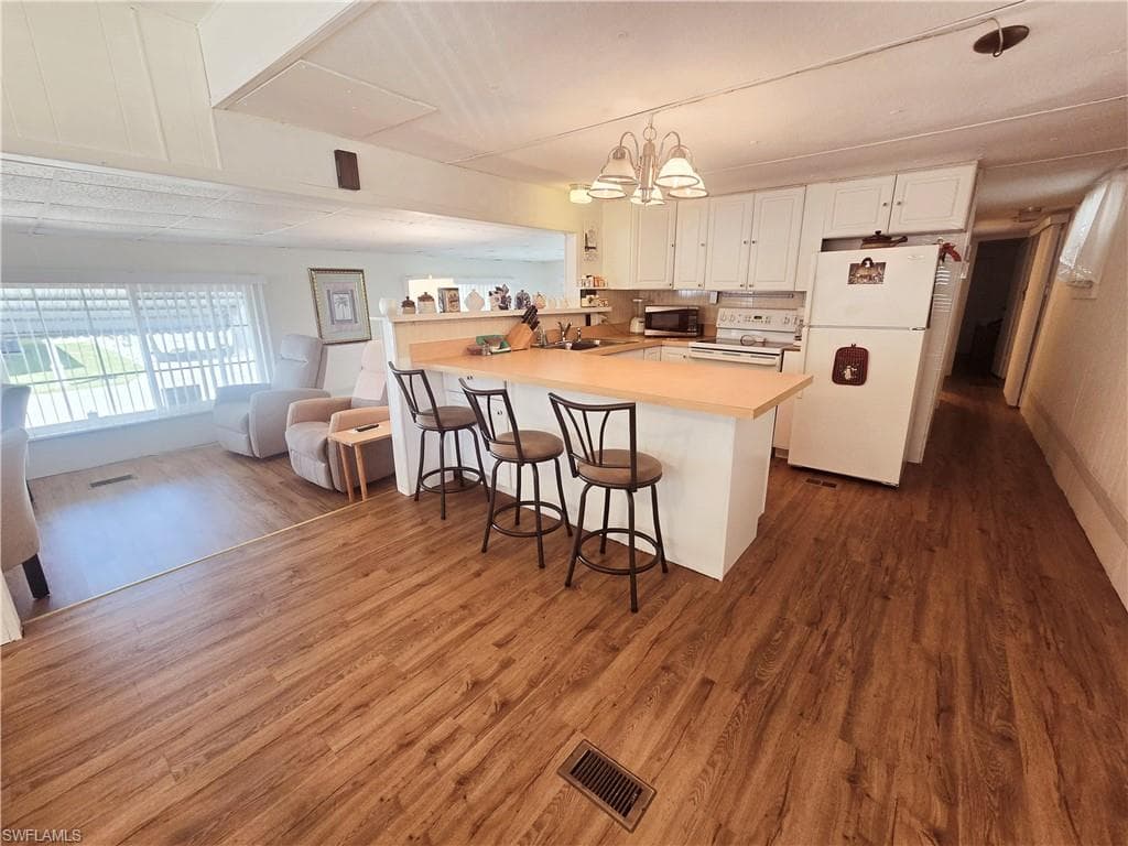 99 Moorhead Mnr 99, Naples, FL 34112-11