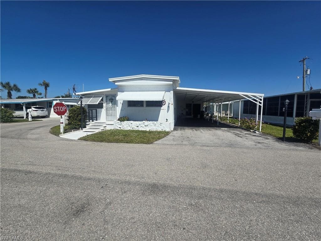 99 Moorhead Mnr 99, Naples, FL 34112-4