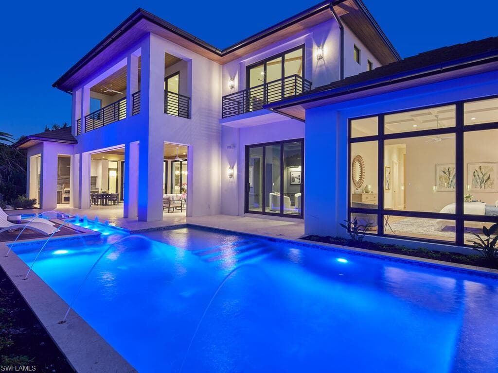 595 16th Ave S, Naples, FL 34102-4
