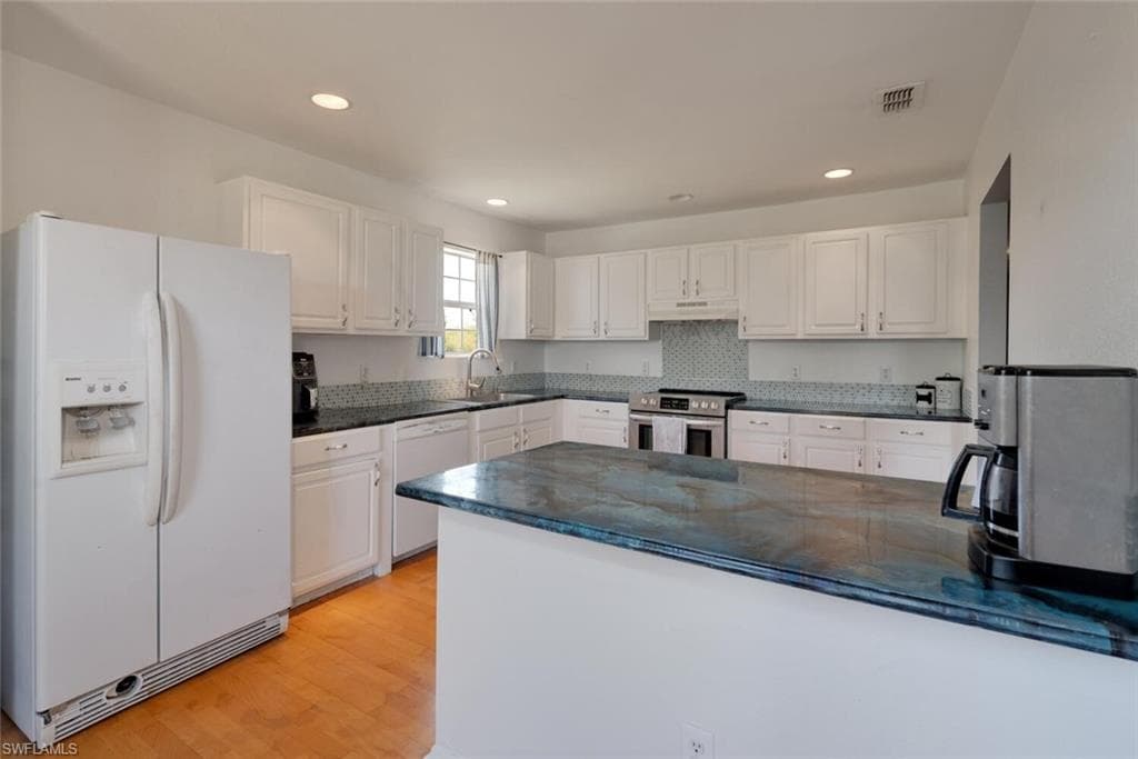939 Church St, Everglades City, FL 34137-10