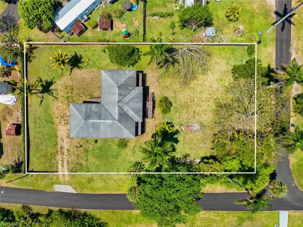 939 Church St, Everglades City, FL 34137-3