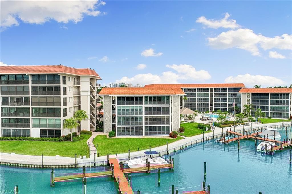 222 Harbour Dr 116, Naples, FL 34103-11