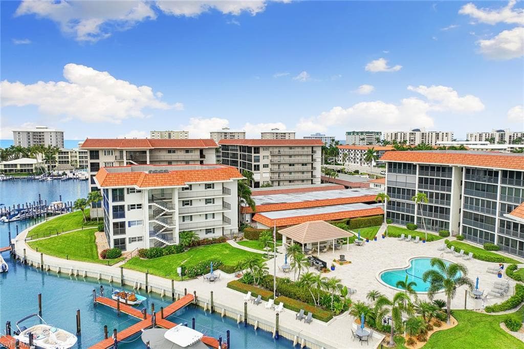 222 Harbour Dr 116, Naples, FL 34103-14