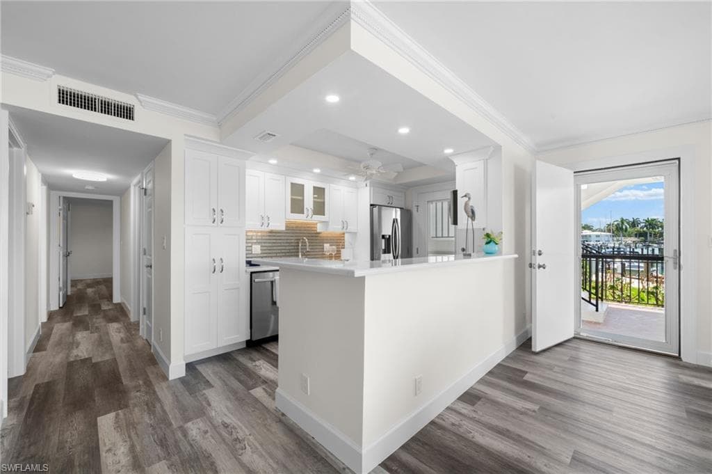 222 Harbour Dr 116, Naples, FL 34103-16