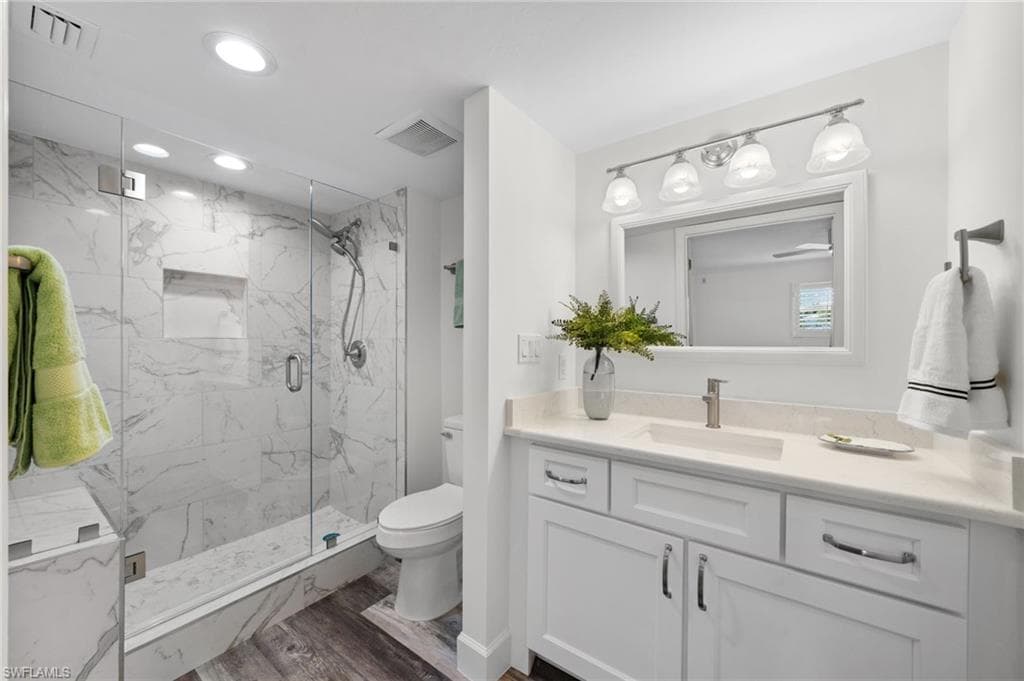 222 Harbour Dr 116, Naples, FL 34103-21