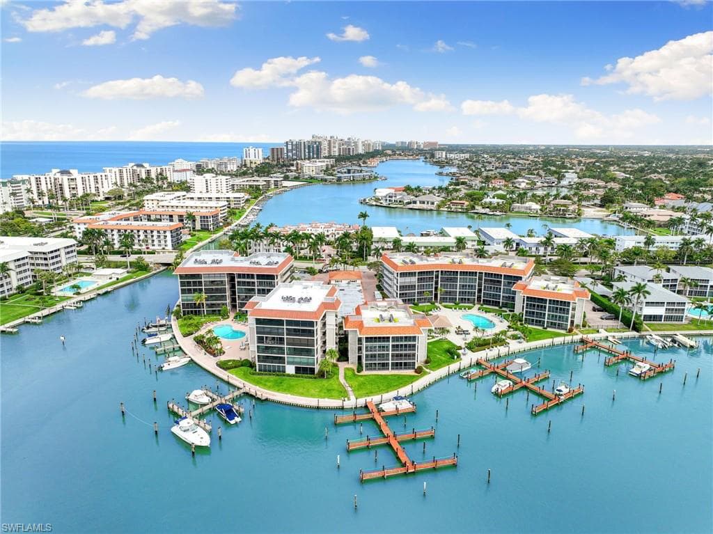 222 Harbour Dr 116, Naples, FL 34103-2