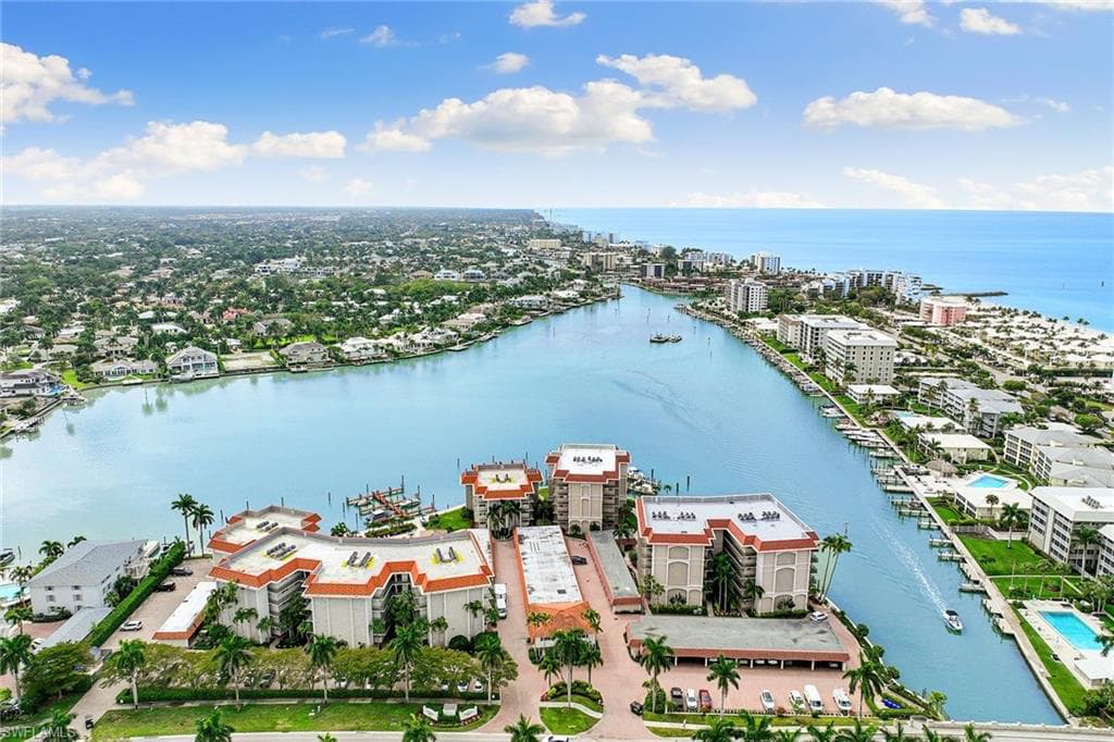 222 Harbour Dr 116, Naples, FL 34103-34