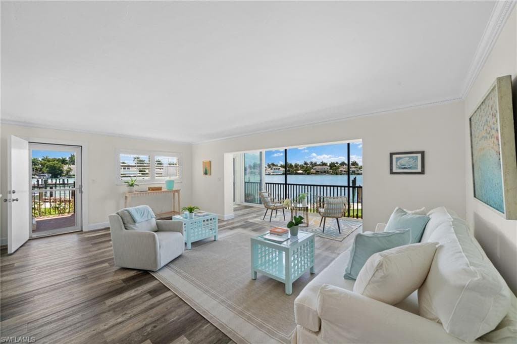 222 Harbour Dr 116, Naples, FL 34103-3