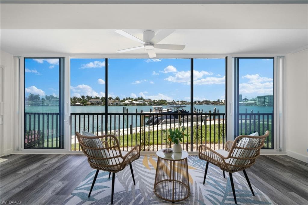 222 Harbour Dr 116, Naples, FL 34103-4