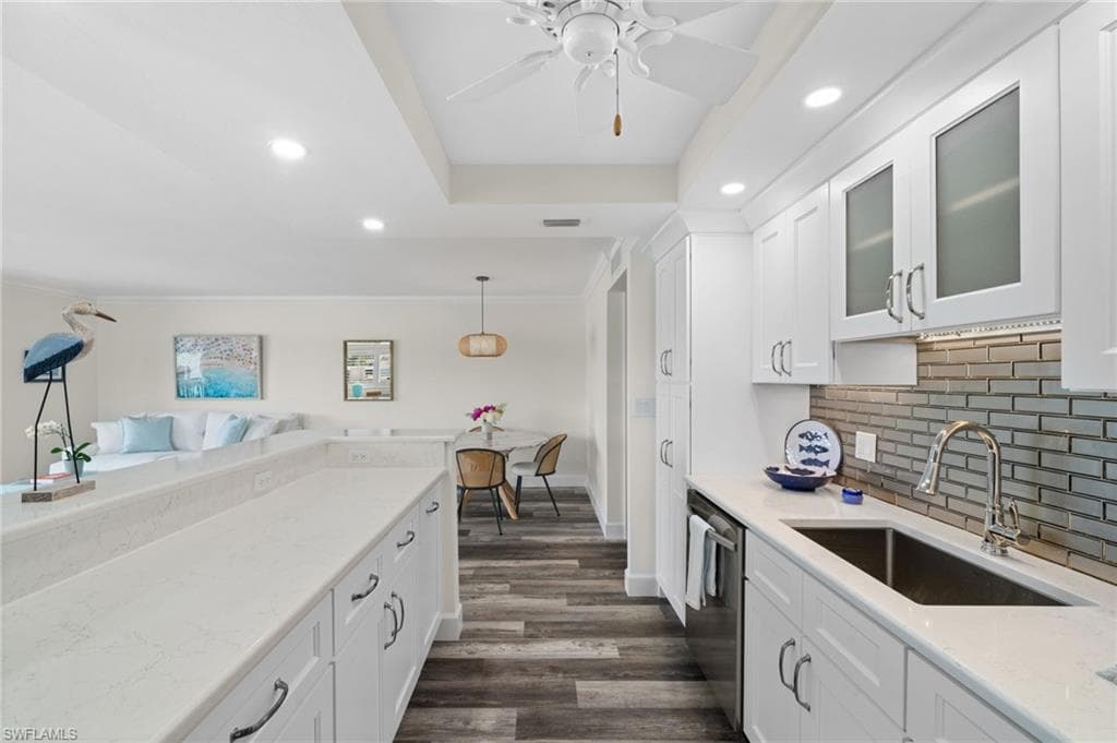 222 Harbour Dr 116, Naples, FL 34103-6