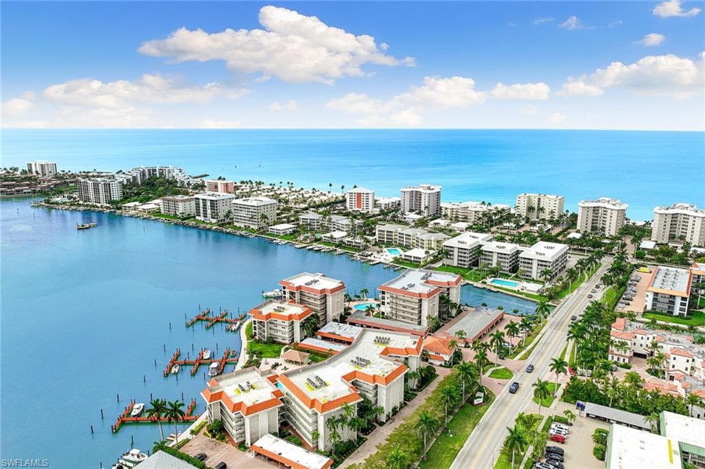 222 Harbour Dr 116, Naples, FL 34103-7