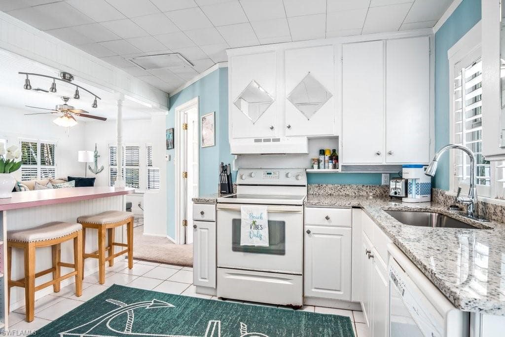 1012 Ridge St, Naples, FL 34103-15
