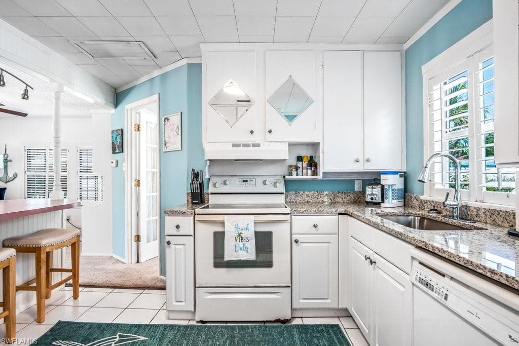 1012 Ridge St, Naples, FL 34103-16