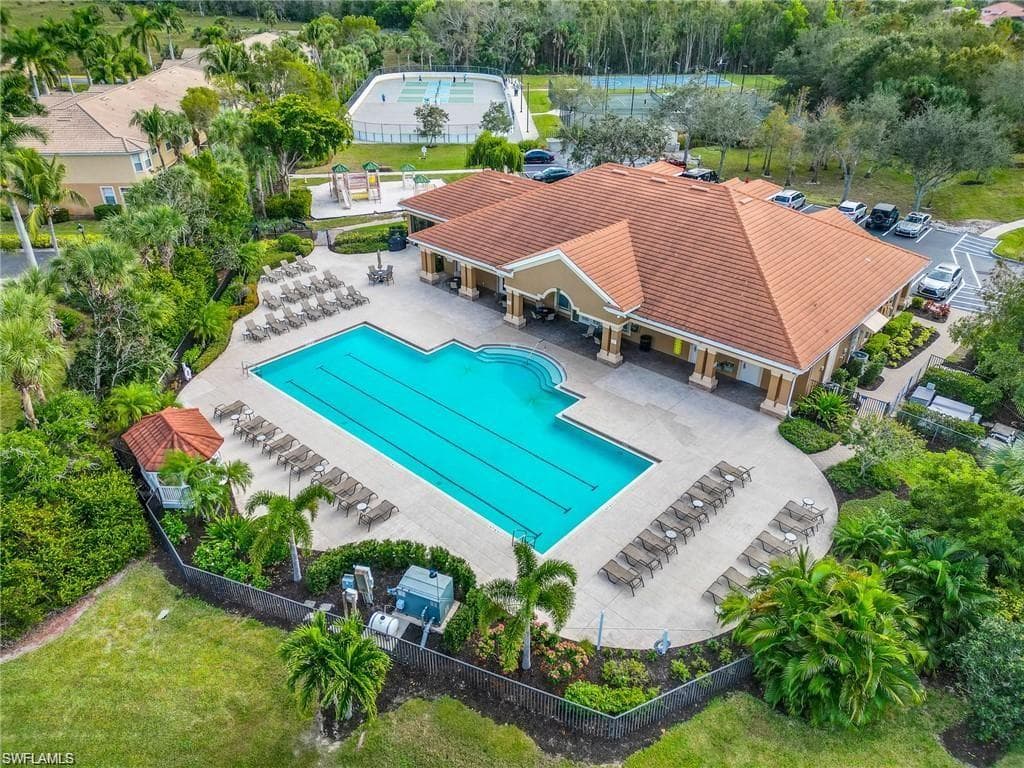 20040 Rookery Dr, Estero, FL 33928-32
