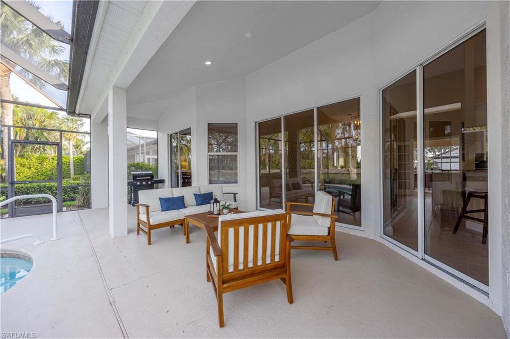 8920 Mustang Island Cir, Naples, FL 34113-15