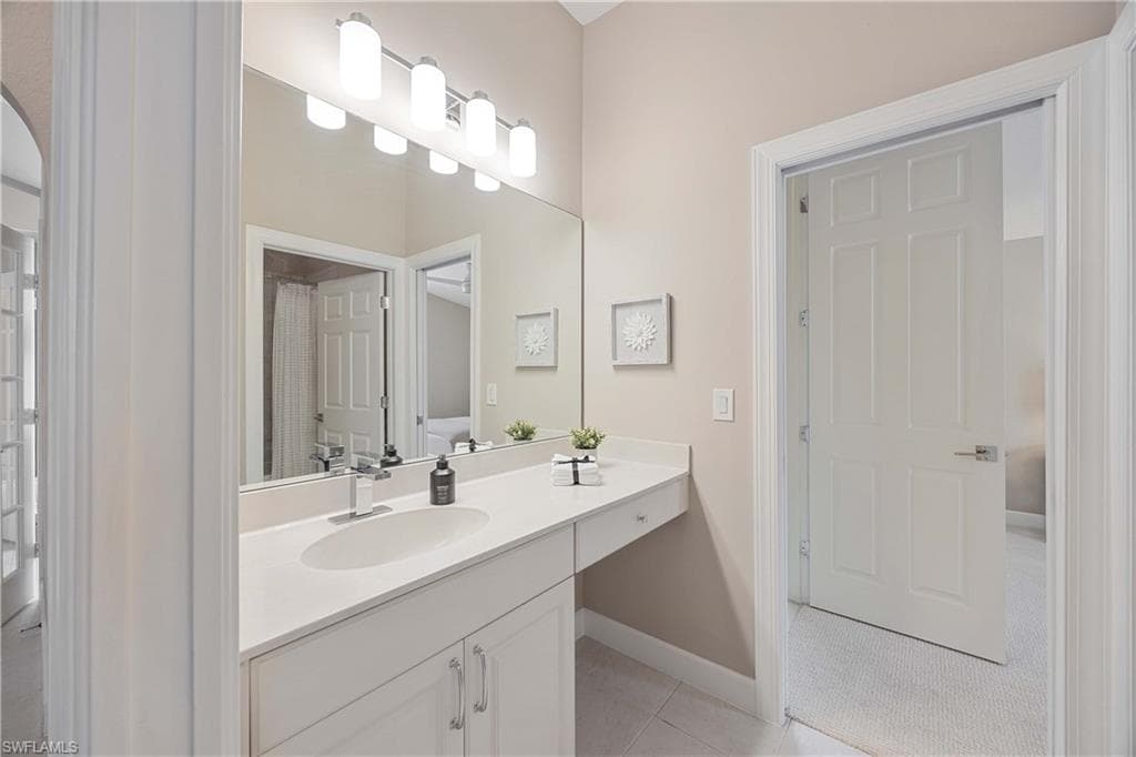 8920 Mustang Island Cir, Naples, FL 34113-18