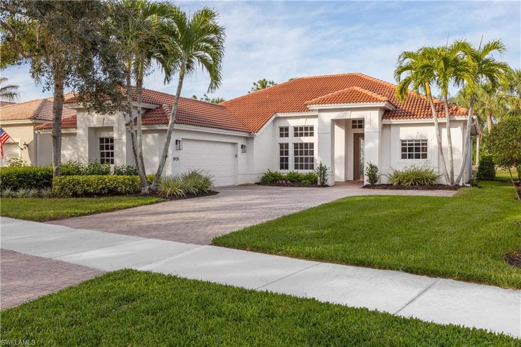 8920 Mustang Island Cir, Naples, FL 34113-1