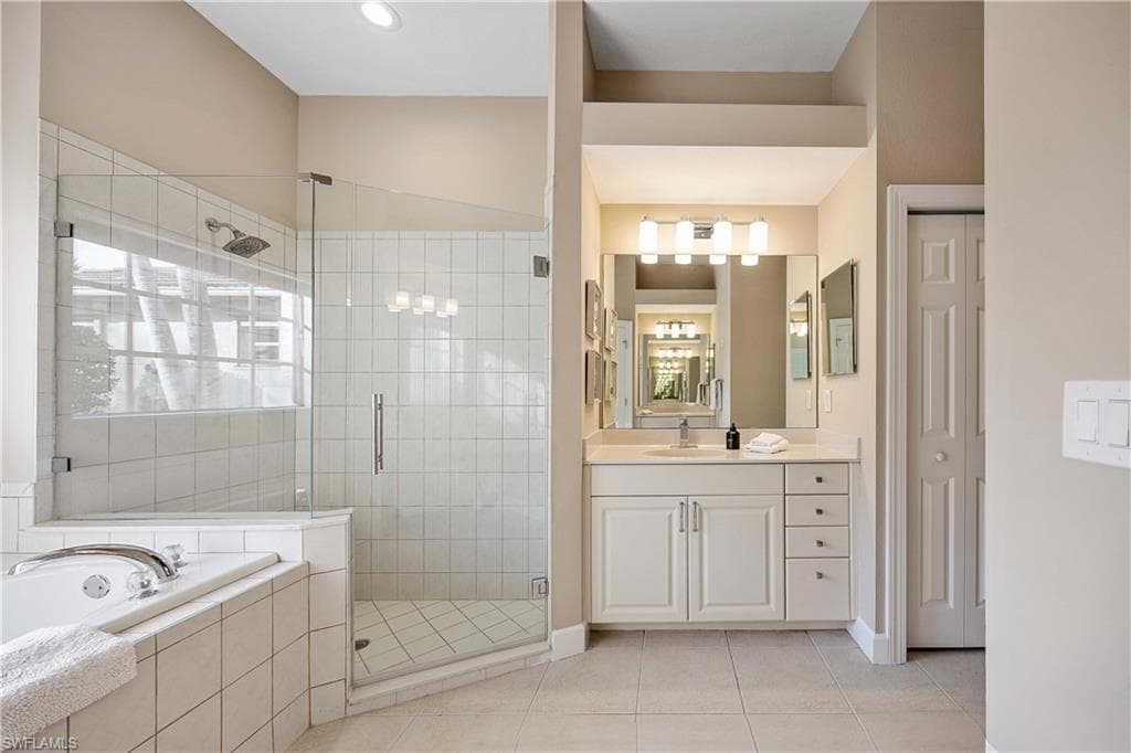 8920 Mustang Island Cir, Naples, FL 34113-23