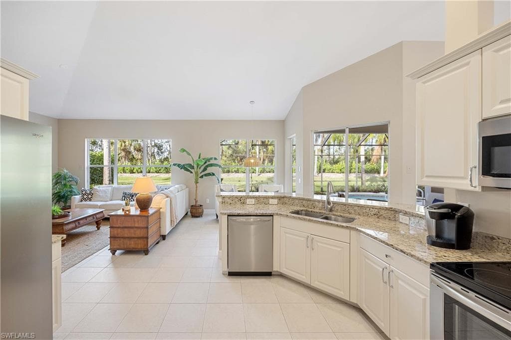 8920 Mustang Island Cir, Naples, FL 34113-28