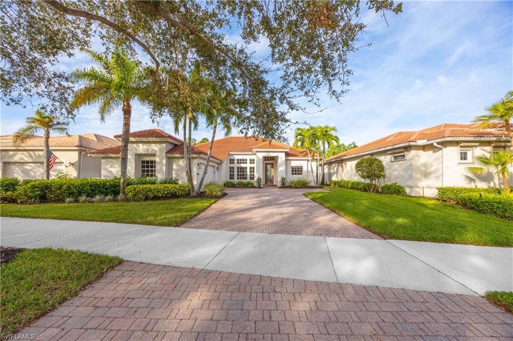 8920 Mustang Island Cir, Naples, FL 34113-3