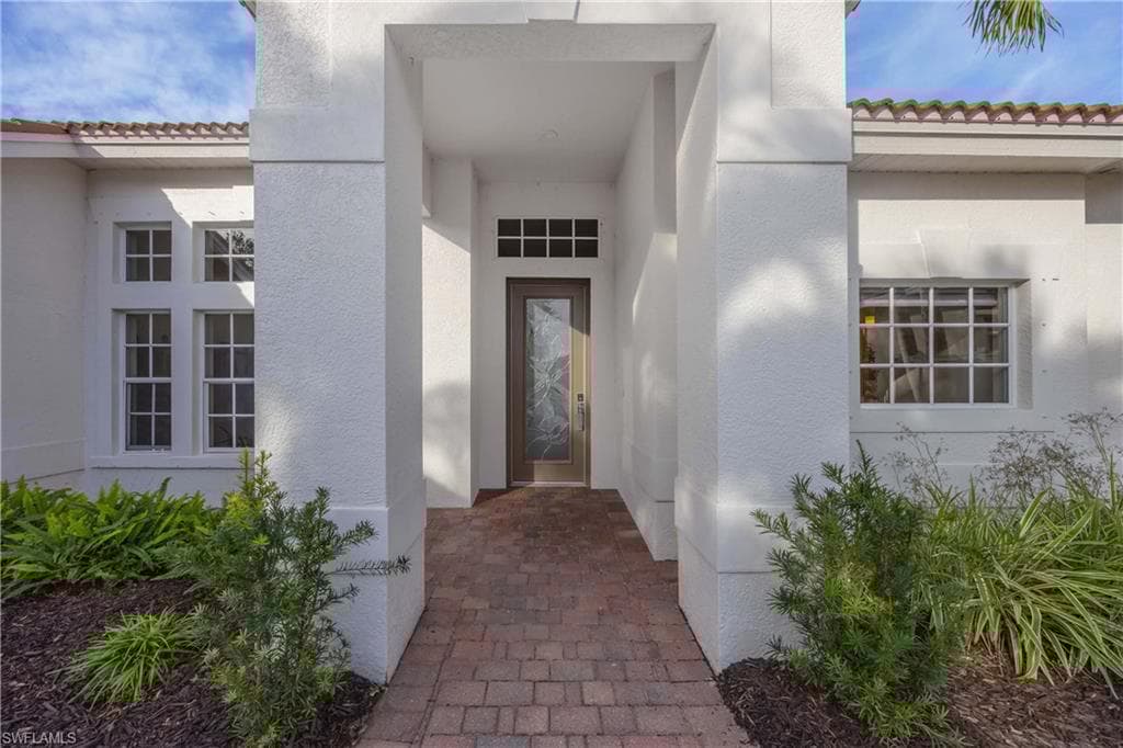 8920 Mustang Island Cir, Naples, FL 34113-5