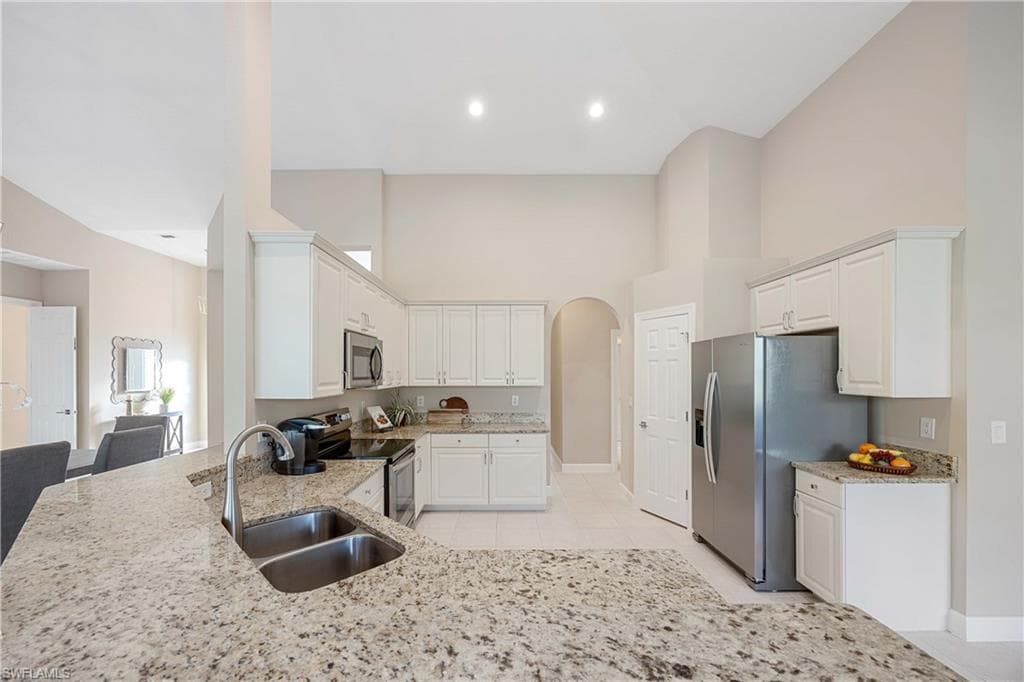 8920 Mustang Island Cir, Naples, FL 34113-6