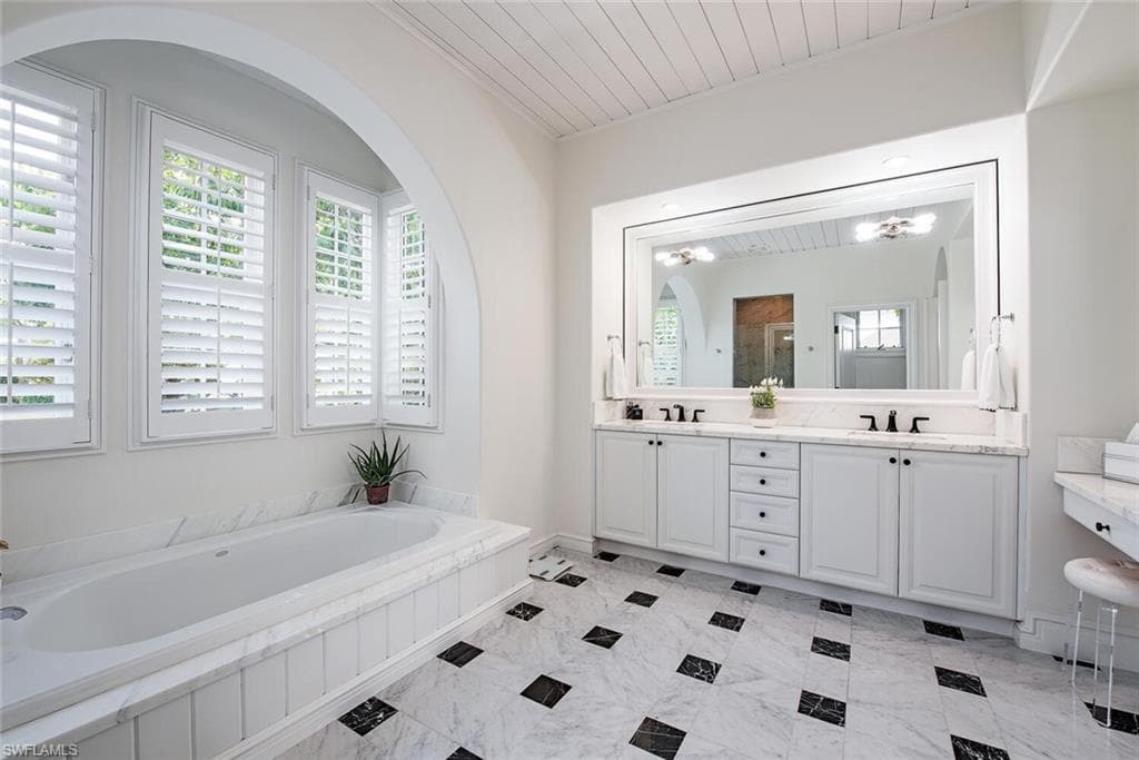 16631 Cortona Ln, Naples, FL 34110-6