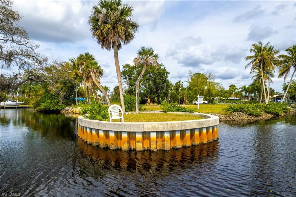 27211 Del Ln, Bonita Springs, FL 34135-4