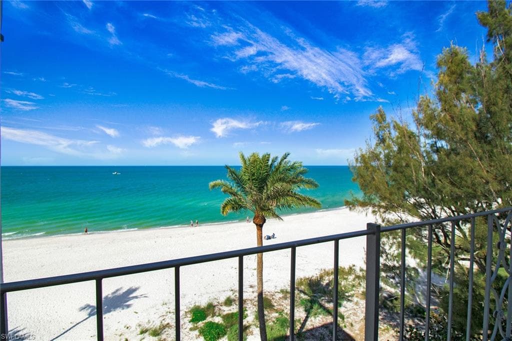 2011 Gulf Shore Blvd N 56, Naples, FL 34102-19