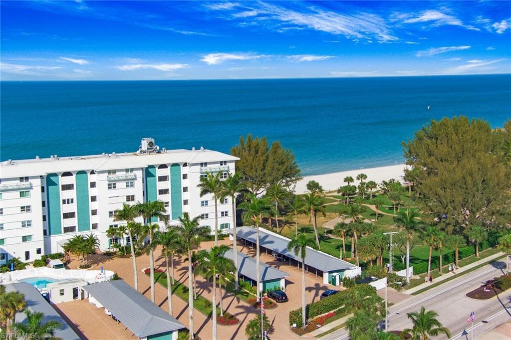 2011 Gulf Shore Blvd N 56, Naples, FL 34102-23