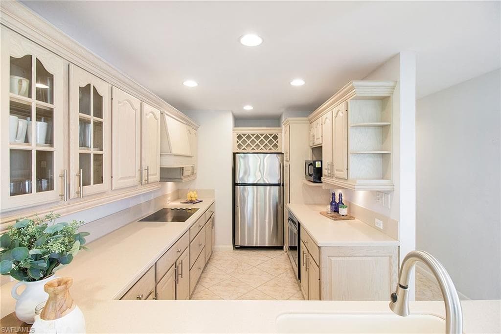 2011 Gulf Shore Blvd N 56, Naples, FL 34102-4