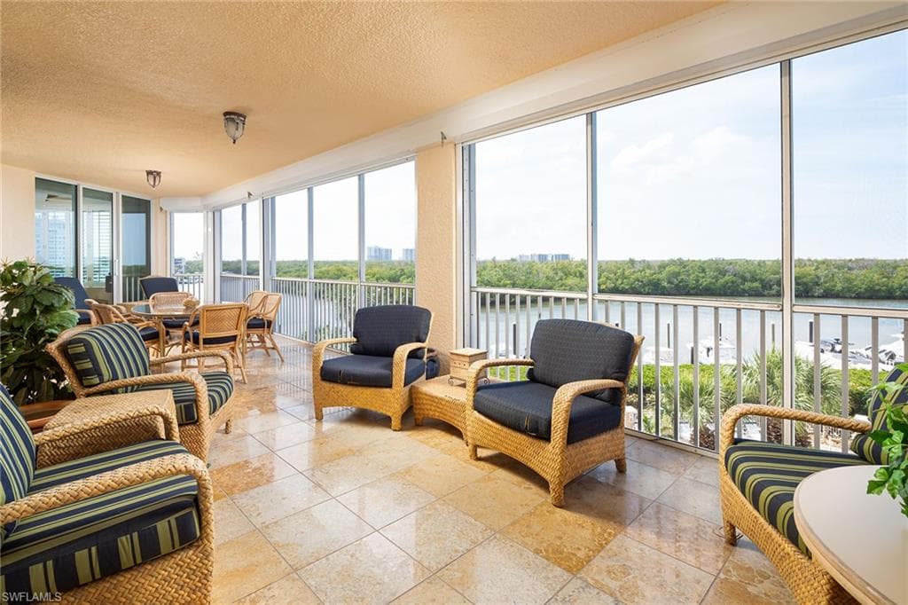 425 Dockside Dr 404, Naples, FL 34110-9