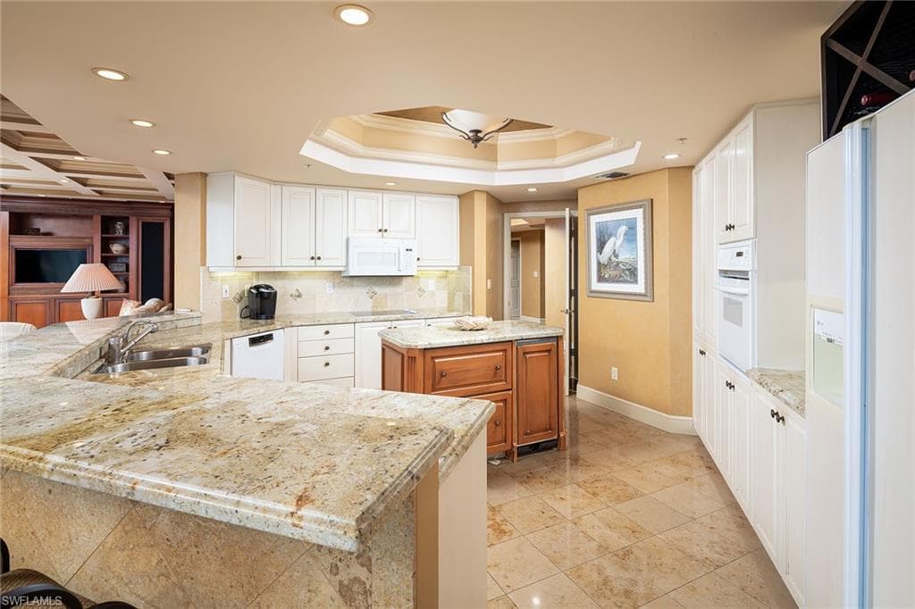 425 Dockside Dr 404, Naples, FL 34110-13