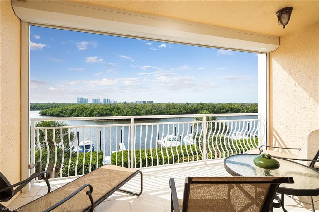 425 Dockside Dr 404, Naples, FL 34110-18
