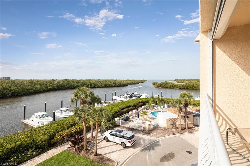 425 Dockside Dr 404, Naples, FL 34110-19