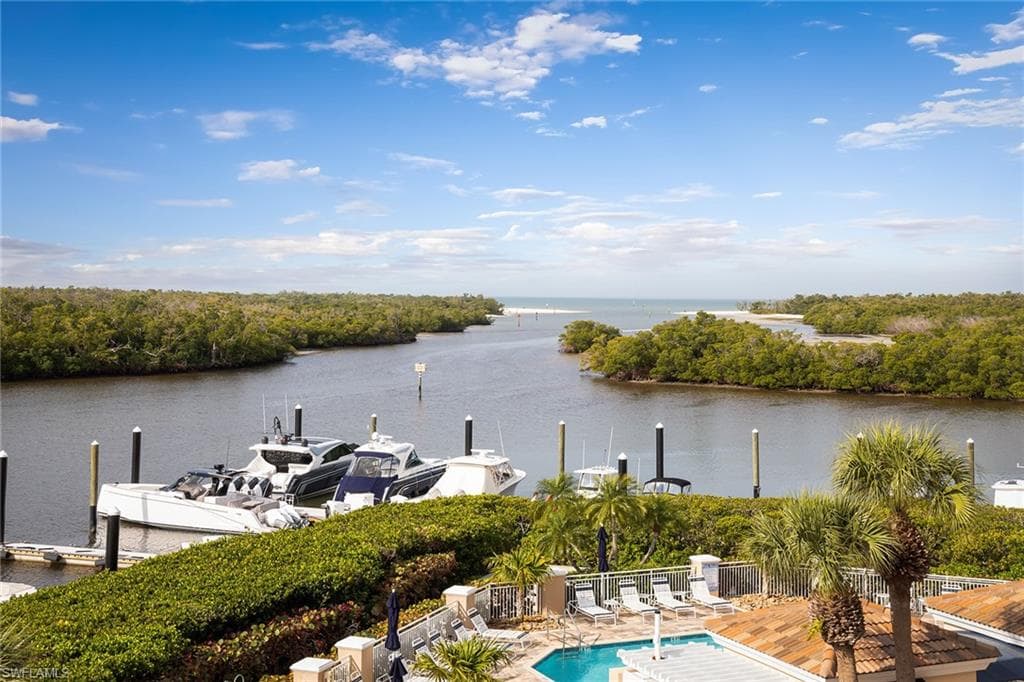 425 Dockside Dr 404, Naples, FL 34110-20